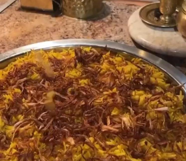 Step 3.1: Garnish the rice with crispy onions, raisins, and coriander