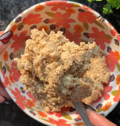 Step 1.1: Mix the boiled and smashed soya chunks with onion paste, garlic paste, green chillies paste, oats flour, salt, and black pepper powder