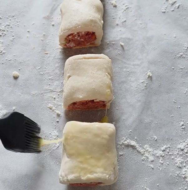 Step 2.1: Brush the tops with eggwash and sprinkle with sesame seeds