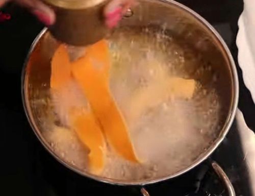 Step 1.1: Fill the murukku press with the dough and press directly into the oil