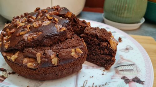 Step 1.1: Once baked, let the cake cool before serving