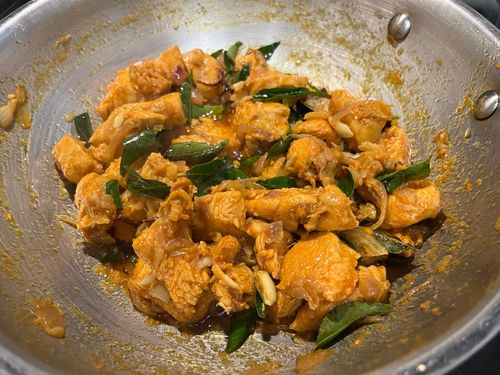 Step 4.1: Toss in slit green chilies and curry leaves