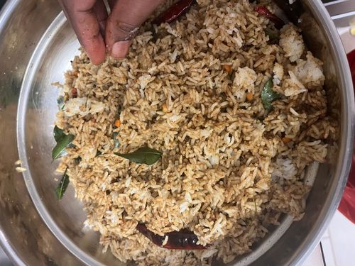 Step 6.1: Pour the prepared tamarind paste over the rice