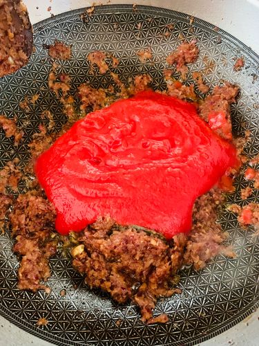 Step 4.1: Add the tomato puree and cook for 1-2 minutes