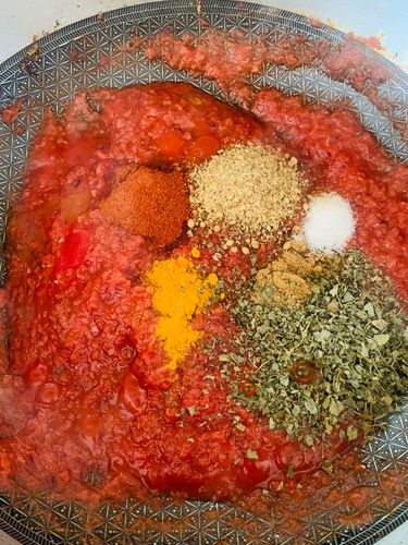 Step 4.1: Then add coriander powder, cumin powder, turmeric, chilli powder, kasuri methi, salt, and lemon juice