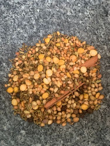 Step 3.2: In a dry pan, roast the chana dal, urad dal, coriander seeds, fennel seeds, cumin seeds, peppercorns, and cinnamon stick over medium heat until fragrant